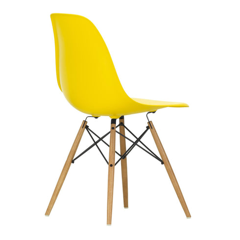 Cadeira Eames em Plástico DSW / Base maple